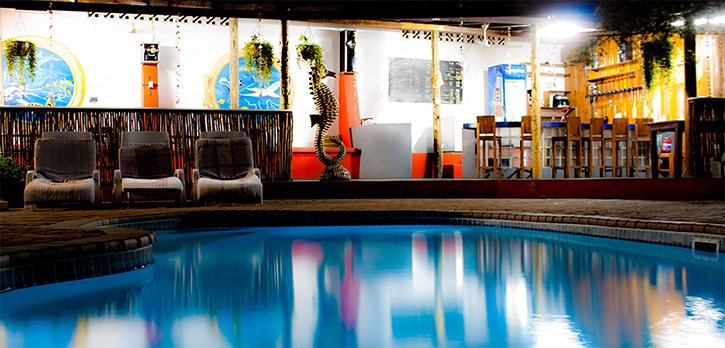 Bar & Pool area